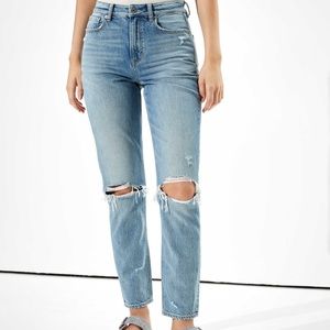 AMERICAN EAGLE MOM JEAN
